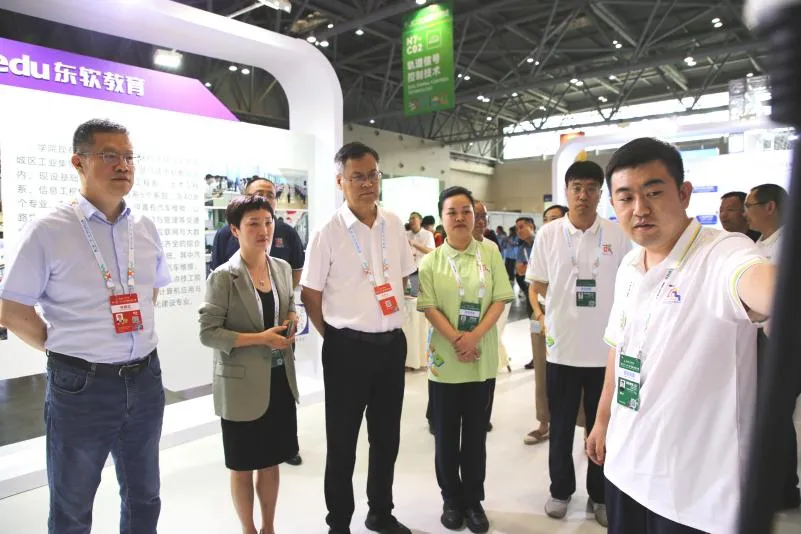 助力第二届“一带一路”国际技能大赛智能汽车软件技术表演赛顺利举办